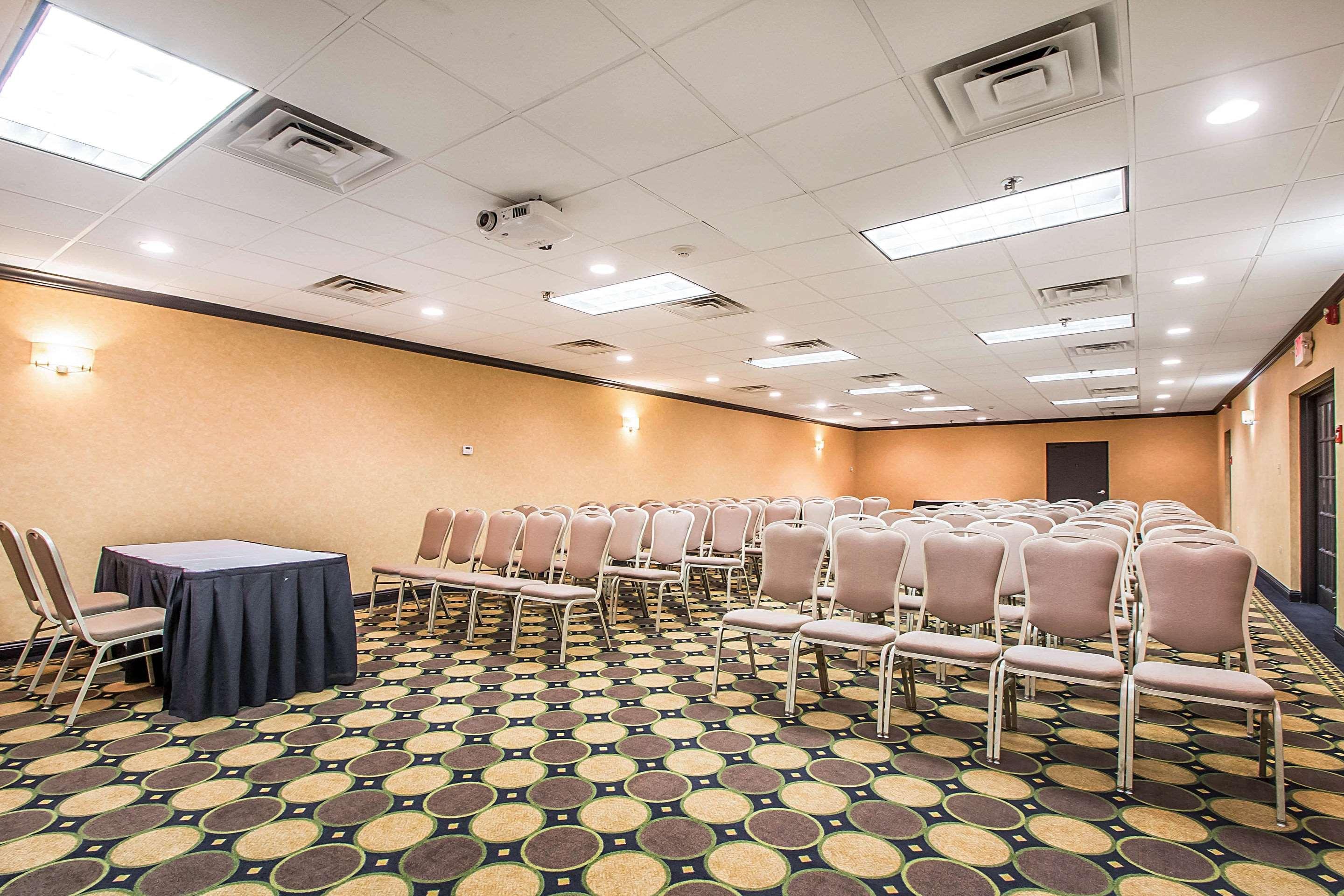 Clarion Inn Elmhurst - Oak Brook Near I-88, I-290, I-294 Dış mekan fotoğraf