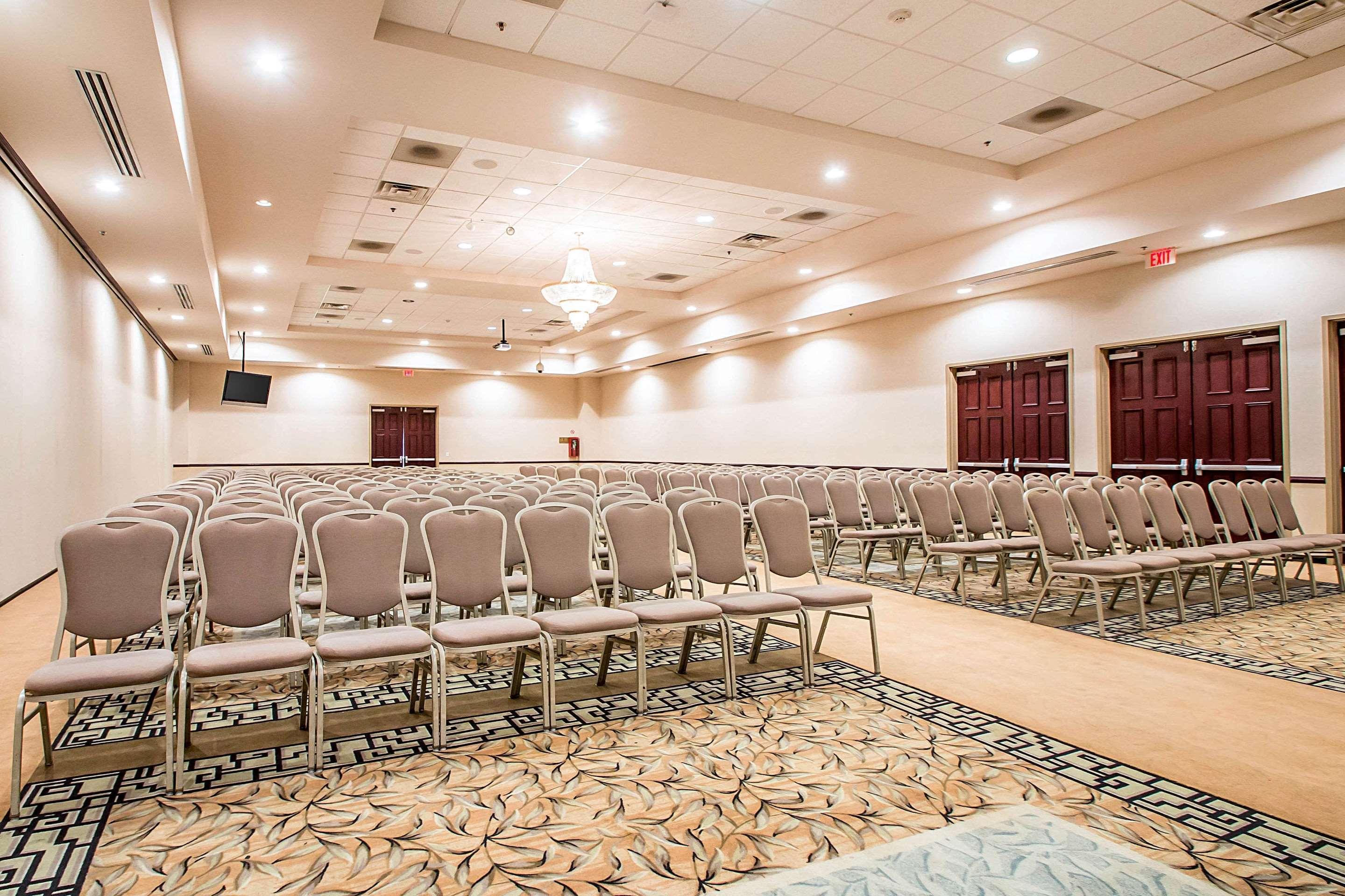 Clarion Inn Elmhurst - Oak Brook Near I-88, I-290, I-294 Dış mekan fotoğraf