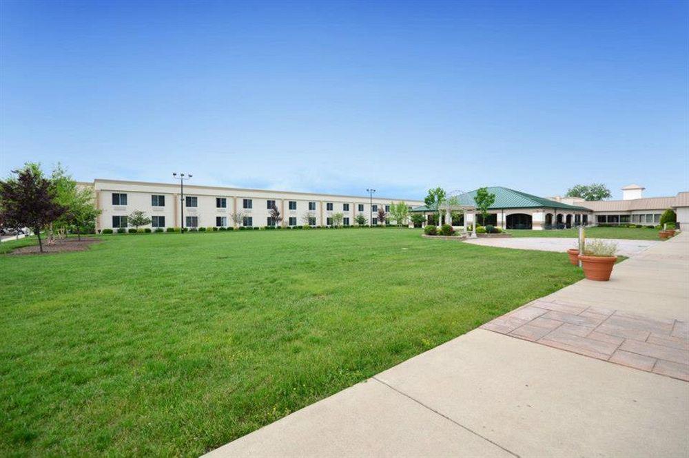 Clarion Inn Elmhurst - Oak Brook Near I-88, I-290, I-294 Dış mekan fotoğraf